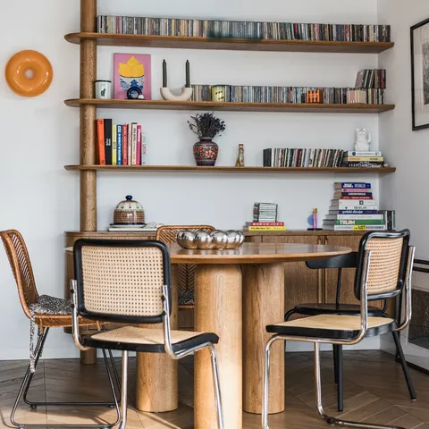 Dębowy stół Odense od KOS Design we wnętrzu Moniki w Krakowie