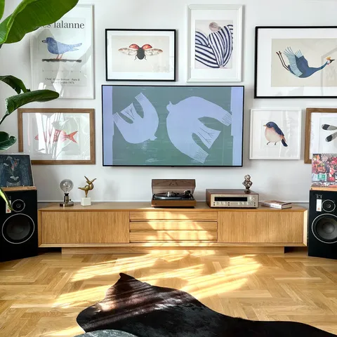 dębowy Sideboard Helsingborg w wybarwieniu A od KOS Design we wnętrzu Karoliny w Warszawie