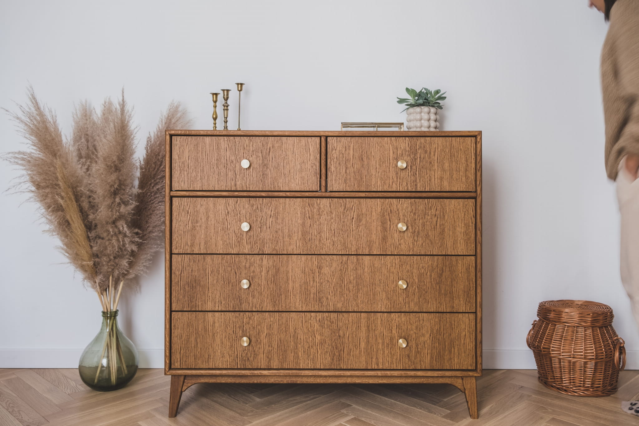 Komoda dębowa Fornhold – front mebla, naturalne drewno, ręczna produkcja, KOS Design